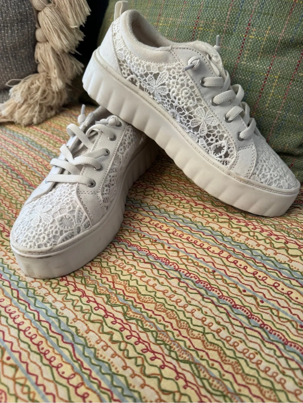 Roxy Sheilahh White Floral Crochet Lace Platform Sneakers - Size 8.5